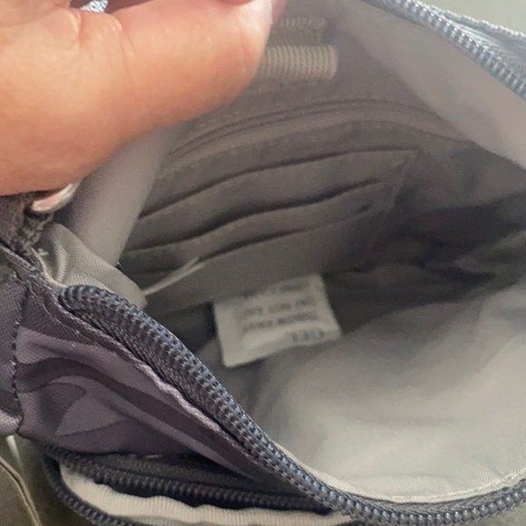 🤍🖤Baggallini Joey Bagg, Mini Crossbody, Black & Gray Camo - Picture 4 of 7